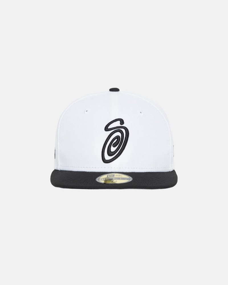 Chapéu Stussy NEW ERA 59FIFTY CURLY S Branco Pretas | 56013-KHOR